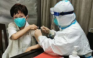 公布在中國打疫苗畫面！柱柱姐沒說打哪一種疫苗