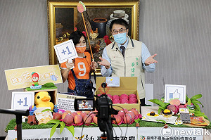 跟著芒果去旅行 黃偉哲直播賣芒果30分鐘100箱銷售一空