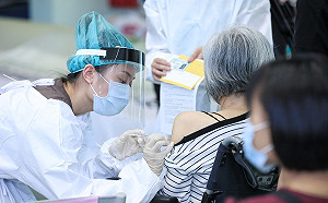 接種快十週 莫德納第二劑卻遲無下文  網友轟:為衝第一劑施打率浪費疫苗