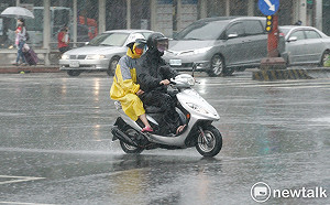 全台午後防強降雨、冰雹！專家揭颱風最快生成時間