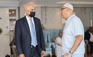 英國解封前夕衛生大臣確診 首相強生自我隔離1週