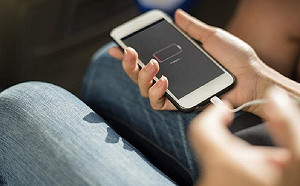 使用「無線充電」不方便?用戶一面倒點1優勢:根本神器