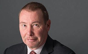 投資人注意!債券之王示警:比特幣恐跌破2.3萬美元