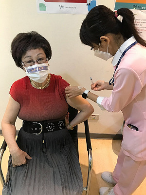 國產疫苗經蔡英文及陳建仁掛保證 呂秀蓮:民進黨員應施打以表效忠