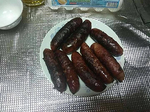 煎香腸丟下鍋秒焦黑?婆媽多「1動作」:外皮酥脆好下飯