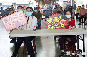 鄭怡靜桌球混雙挺進4強 黃偉哲再到仁壽宮觀賽加油