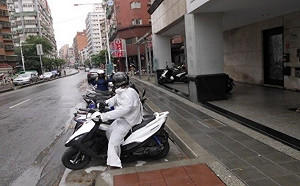 友善行人 內政部修法:人行道原則上不劃設機車格位
