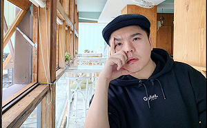 網紅疫情間學練唱  網友驚呼:太好聽!