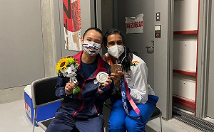 小戴摘銀後首po文喊真的太難過 自爆哭倒辛度懷裡