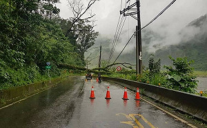 到校道路中斷 高市府緊急宣布桃源區寶山國小停班停課