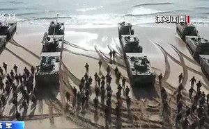 中國「攻台主力」解放軍73軍團特戰旅進行首次海上跳傘 模擬搶灘登陸