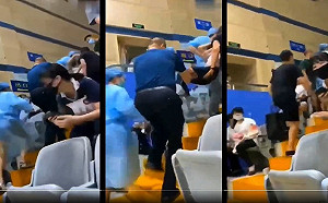 (影)恐怖! 網傳學生接種中國武漢肺炎疫苗後抽搐被抬出「已經不行了」