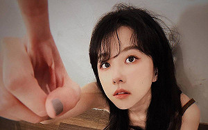 邵雨薇復工驚見「凸肚照」!急解釋:膝蓋啦