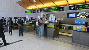 美各地爆機場之亂 國慶週末第一天取消逾600班機