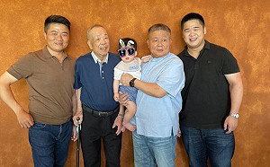 五告厲害! 顏寬恒秀「五代同堂照」: 祝天下爸爸父親節快樂