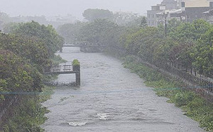 強對流雲系移入!屏東縣長潘孟安:民眾注意安全 各單位全面防災