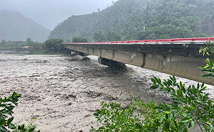 屏東連日炸雨造成山區土石崩落  來義鄉緊急撤離152居民