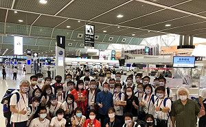 最後一批代表團「田徑隊」搭機返台　謝長廷親自送機