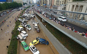 悽慘的鄭州人! 防疫封城又水災 居民 : 1/3年都在防洪、抗疫