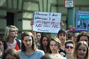 強姦「只」持續11 分鐘可減刑? 瑞士法院還究責受害者「玩火」引500人抗議