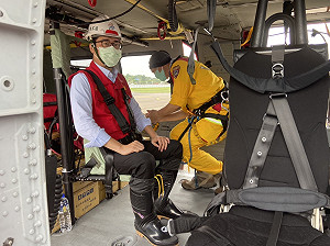 搭直升機挺進桃源受困3里  陳其邁允諾加速重建復原