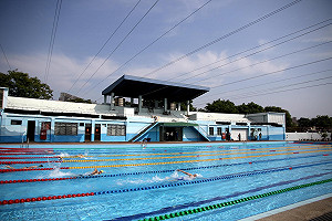 高市泳池有條件解封 飛輪、瑜珈、有氧團課同步開放