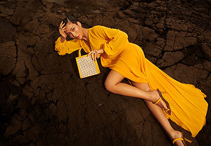 網紅聯名小CK被質疑「換個顏色而已？」莫莉：大品牌都會有固定的公版