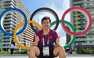 Setiawan來到昔日搭檔墳前祭拜冥誕