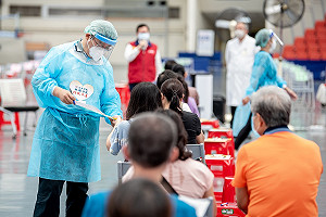 桃市36處社區接種站單日施打2.2萬劑 鄭文燦:全市劑次人口比將逾40%