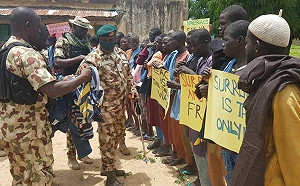 魔王被殺後 千名「博科聖地」成員投降 盼獲民眾原諒