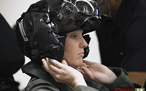 頂輛「超跑」在頭上！F-35頭盔要價1200萬 發福變胖.更換髮型都不行