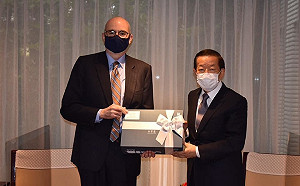 美新任駐日代理大使拜會 謝長廷：有朋自家鄉來.特別高興