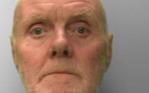 讀書很重要! 英國搶劫犯搶3次銀行2次失敗 只因字太醜櫃員認不出