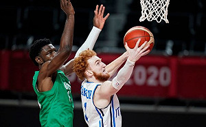 國王前鋒遭犯後起身揮拳　恐遭禁賽