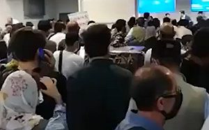 (影) 機場湧入上萬人 阿富汗民眾大逃亡 塔利班：新政府將包含非塔利班人士