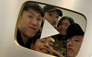 開箱百萬訂閱獎牌！見習網美小吳：怎麼這麼大