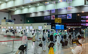 疫情致船員滯留海上 外交部專機助105名印尼籍船員返國