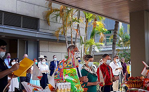 AIT入境隨俗！中元普渡超專業  網友求問：印有「美國愛台協會」啤酒哪裡買