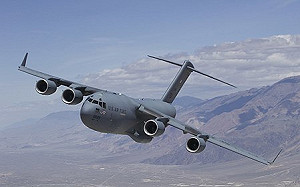 阿富汗婦女在美國撤離飛機上生嬰兒