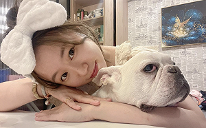 愛犬年歲漸長！鄭茵聲不捨：想到就心疼