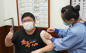 嘉縣立委蔡易餘的第一次  今天獻給「高端」