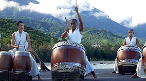 鼓聲結合海濤！台東杉原海水浴場8/24開放邀優人神鼓「擊浪」演出