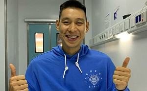 林書豪自拍在醫院過最特別的生日