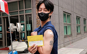 吳崢打完高端開心發照 被問到副作用「好像就是口變比較渴了一點？」