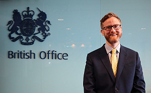 新任英國駐台副代表嚴濤暮：想學第一道台灣菜是「過貓」