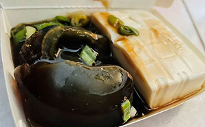 皮蛋豆腐有正確吃法？他實測秒驚呆