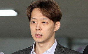 朴有天繼吸毒醜聞又對粉絲伸狼爪！對話曝：可以2對1嗎？