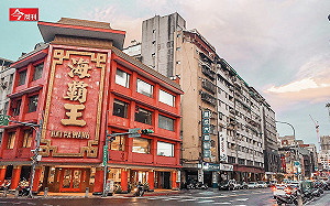 霸氣滾金千億！75歲騎Ubike沿街找商機 他連上公廁都相到買地機會