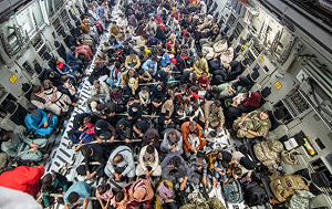 美國阿富汗人收留營區首度曝光 1萬難民等待新生活