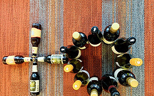 重見「加零」澳洲駐台代表用15瓶紅酒排「 0」恭喜台灣